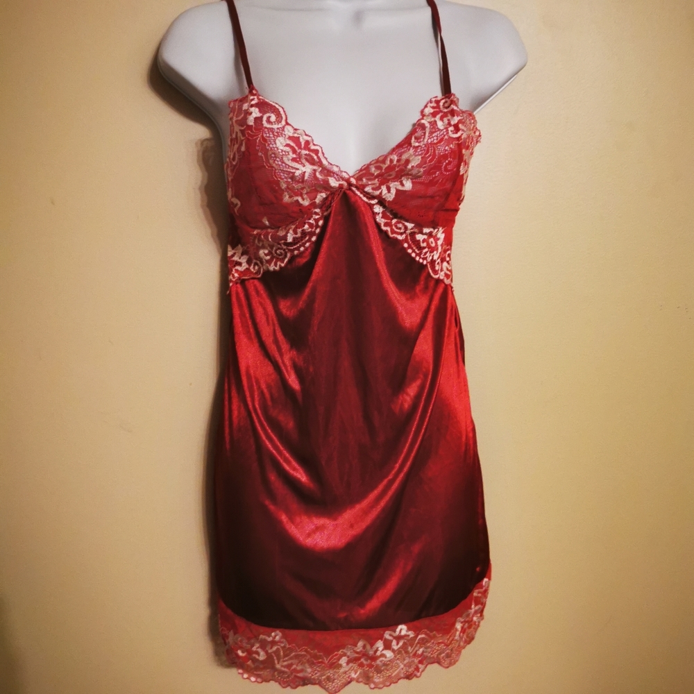 Beautiful 💘 Satin and lace Lingerie size medium
